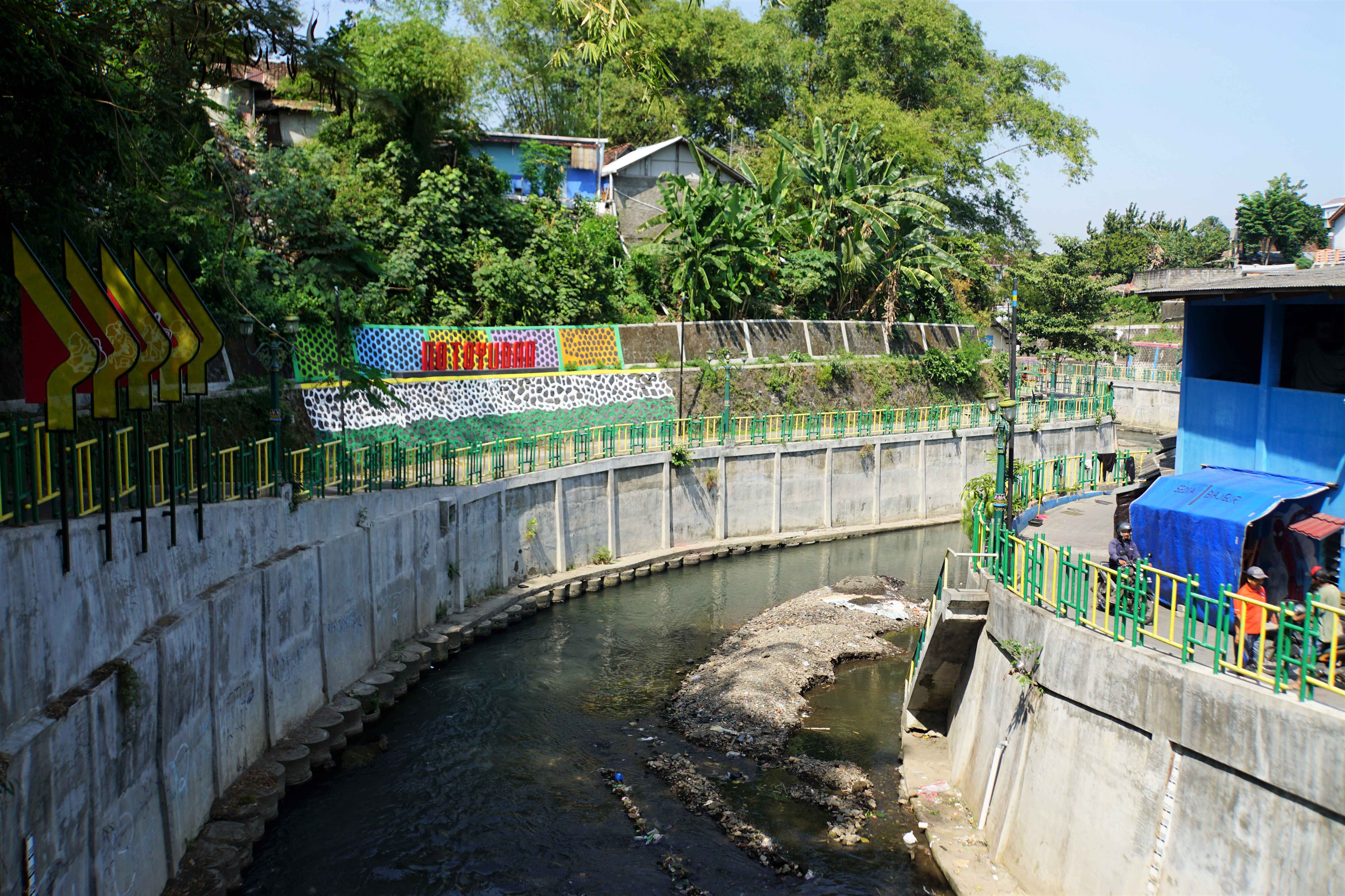 Sungai Indah Tanpa Sampah (seri 1)