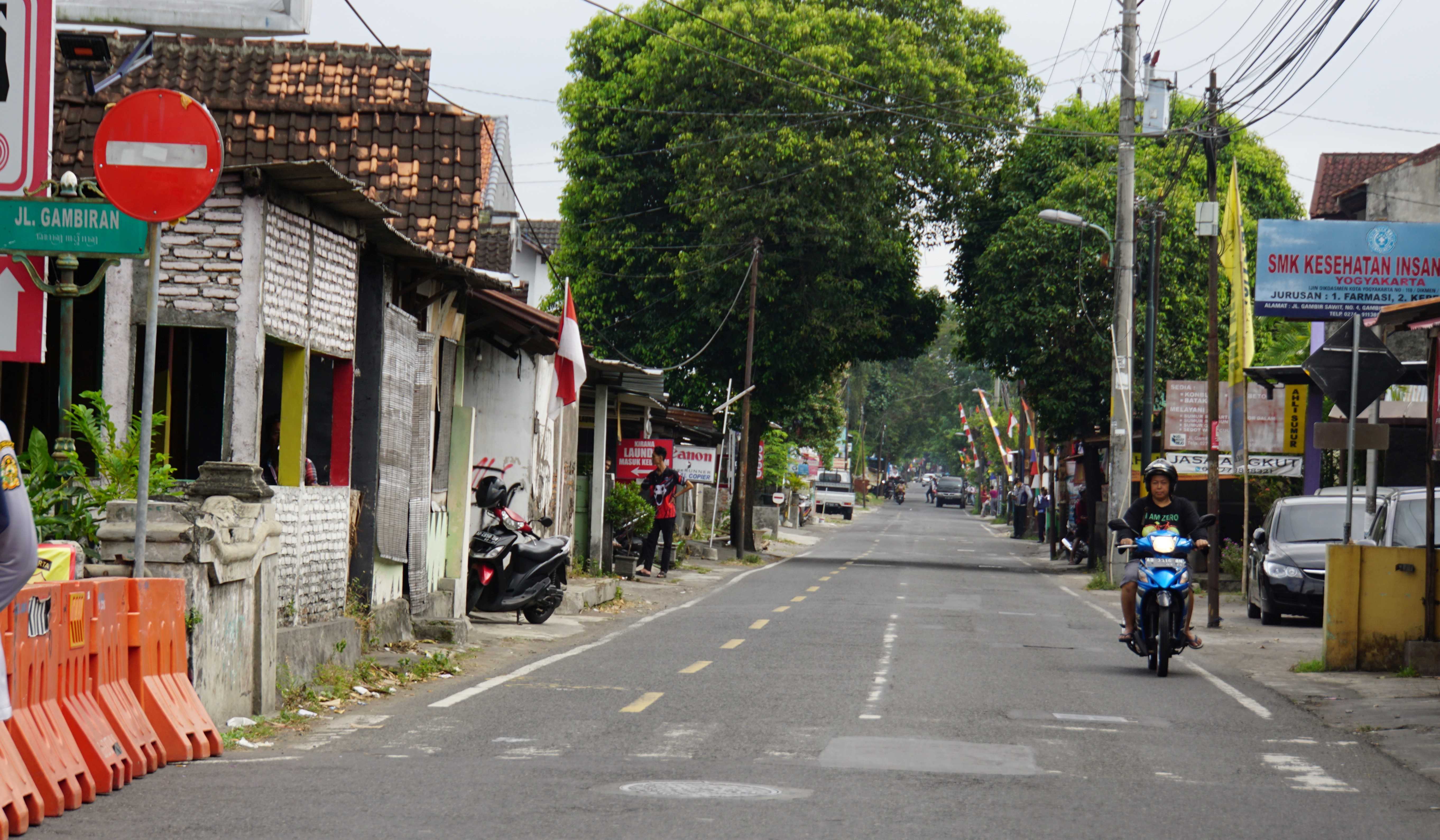 Jalan Gambiran Tidak Boleh untuk Parkir On Street   