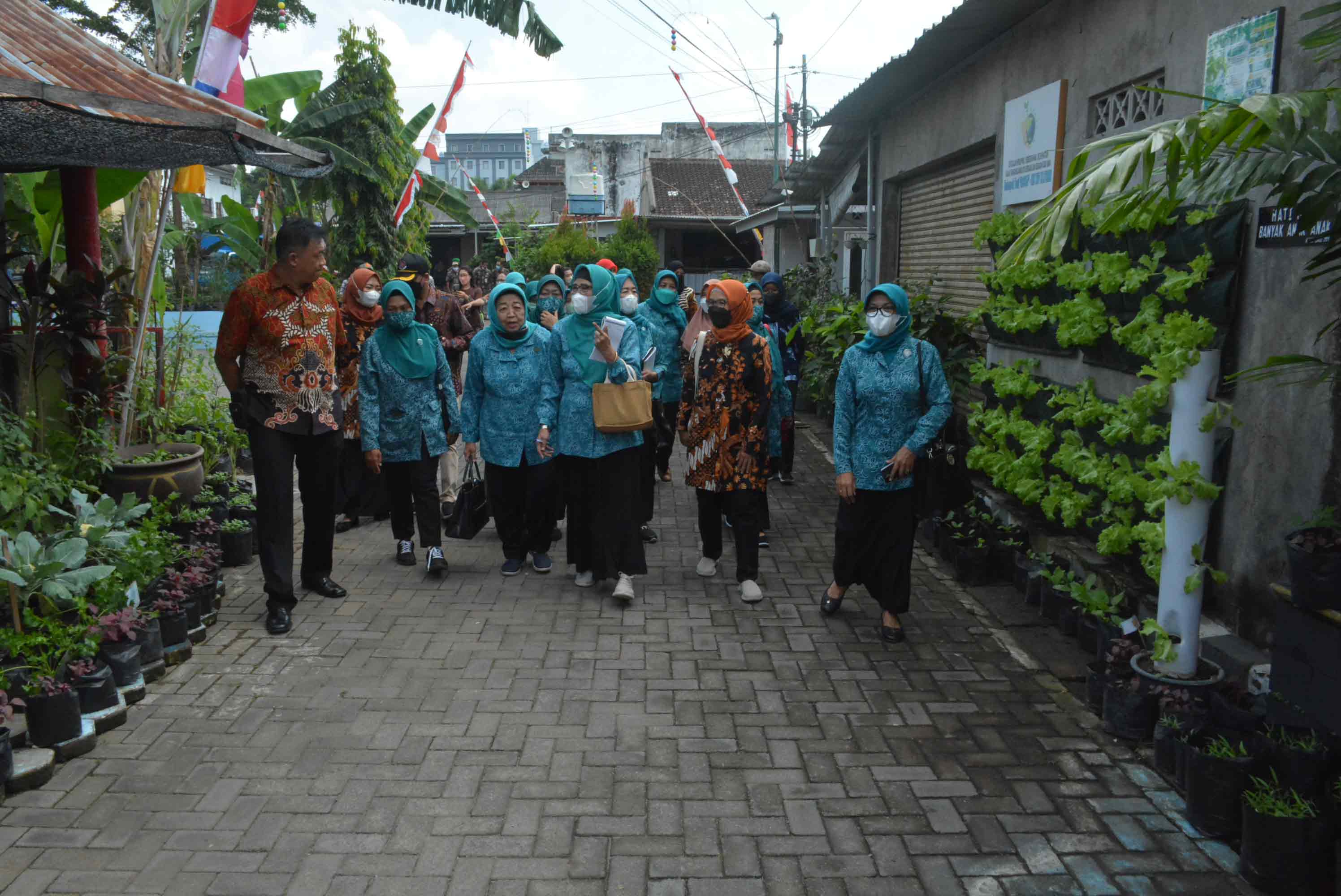 Wujudkan Lingkungan Asri dan Ketahanan Pangan dengan Aku Hatinya PKK