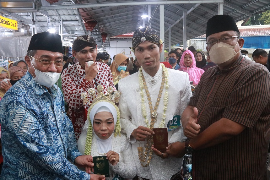 Nikah Bareng Malioboro dengan Mas Kawin Gudeg Kendil