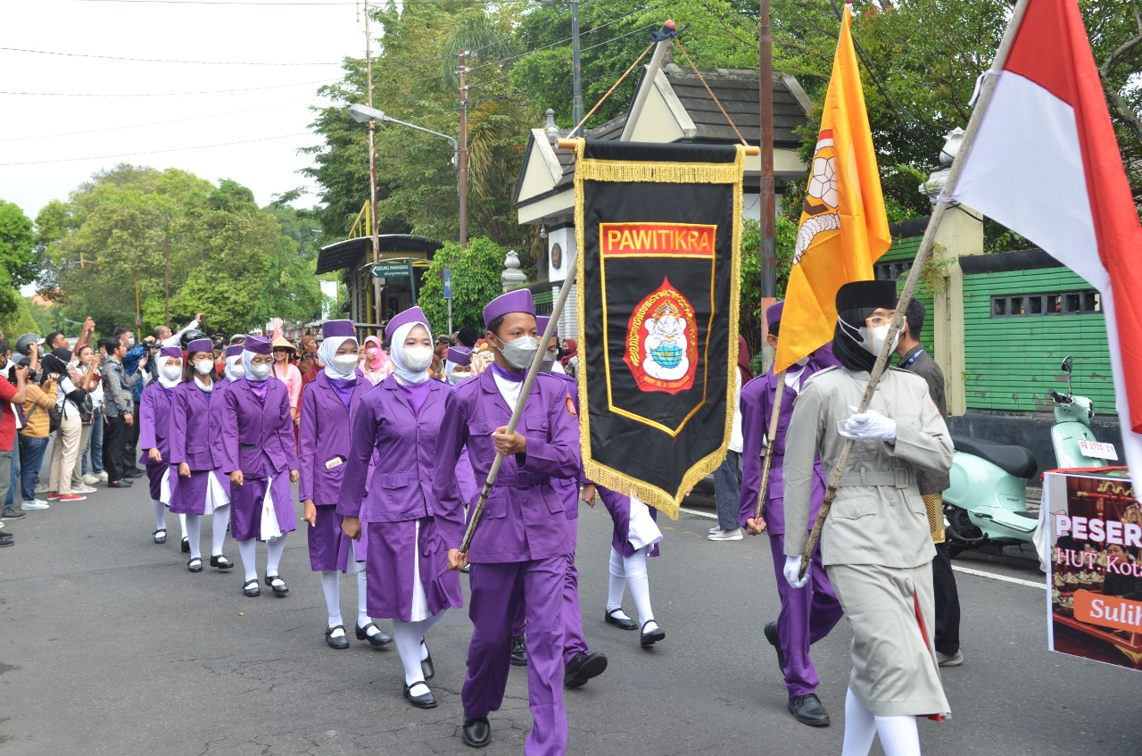 Antusiasme Karnaval Pelajar Tampilkan Baju Daur Ulang Hingga Pakaian Nusantara