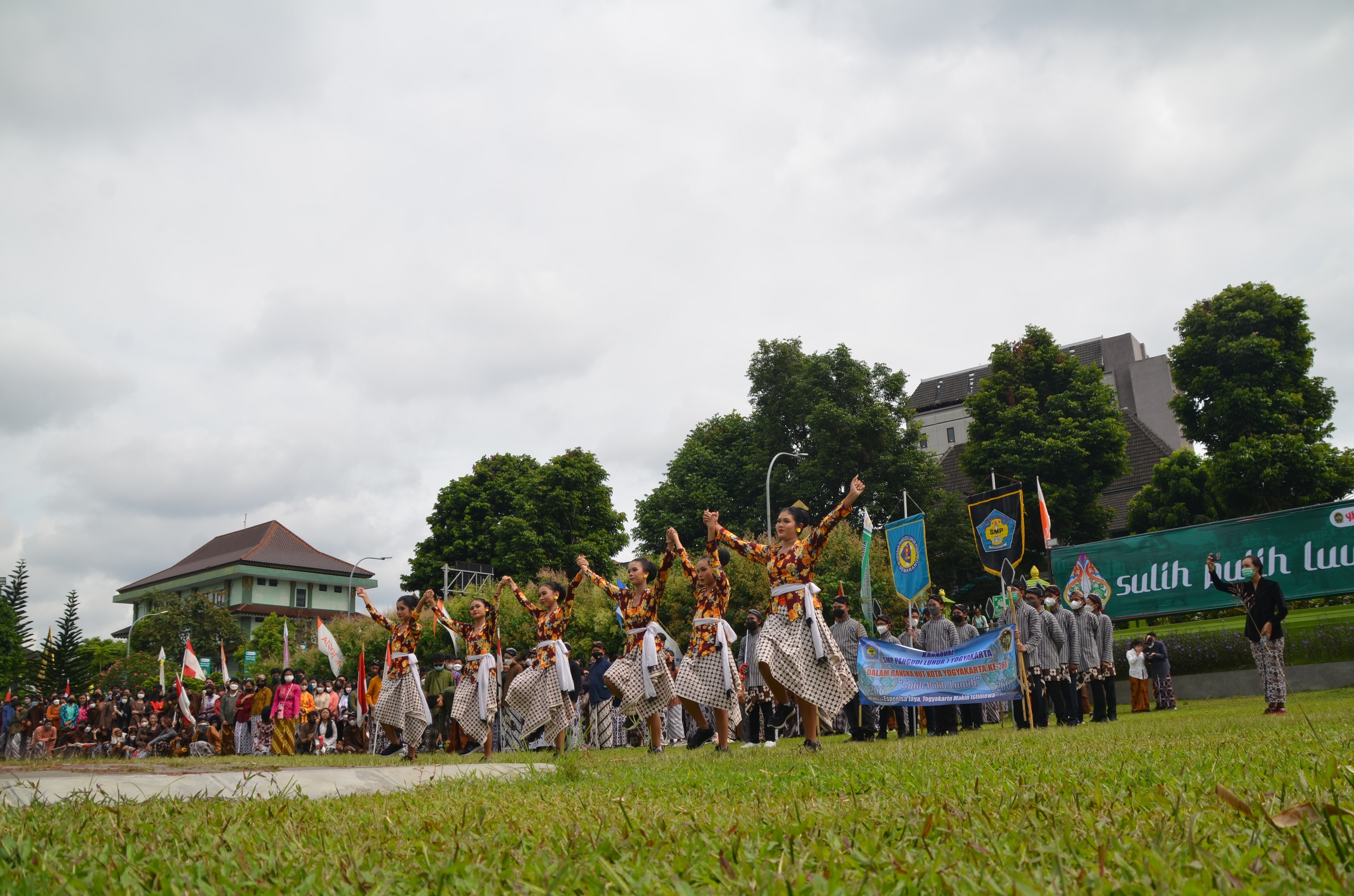 Tarian Nyawiji SMP Pangudi Luhur Semarakkan HUT Kota Jogja