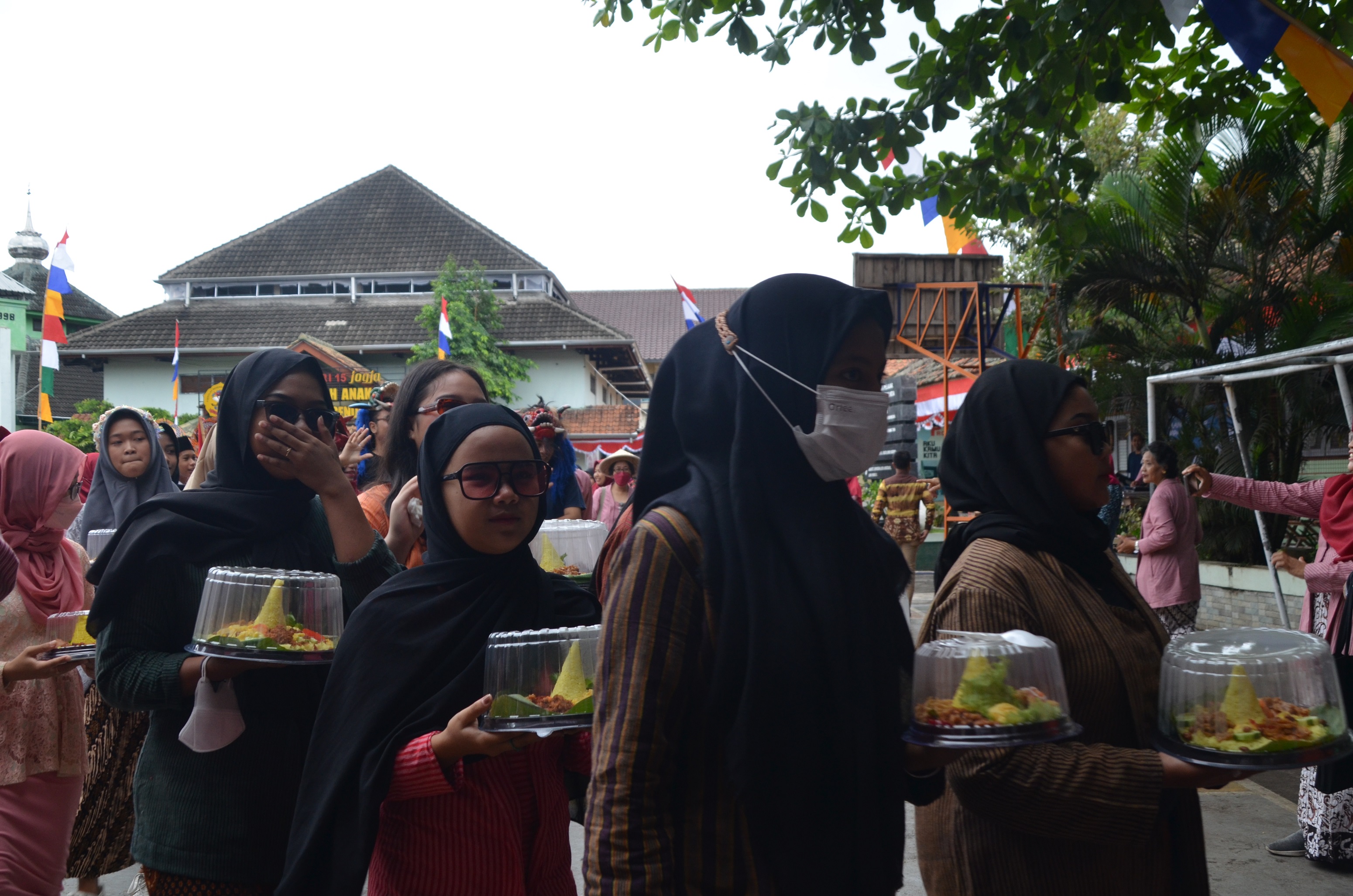 Seribu Tumpeng SMP Negeri 15 Yogya Sambut HUT ke-266 Kota Jogja