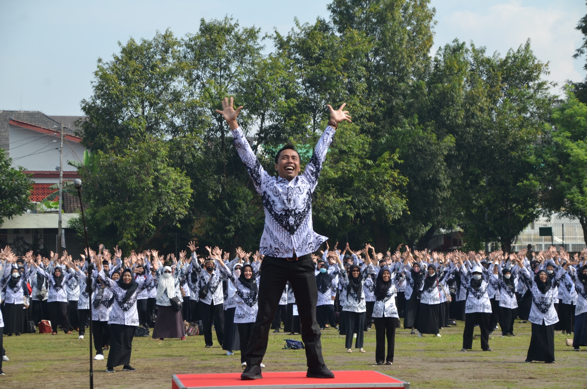 Tarian Flashmob PGRI Kota Yogya, Ramaikan Peringatan Hari Guru Nasional