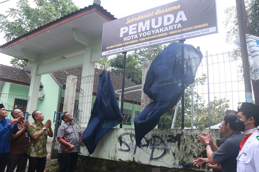 Sekda Resmikan Gedung Serbaguna dan Sekretariat Pemuda