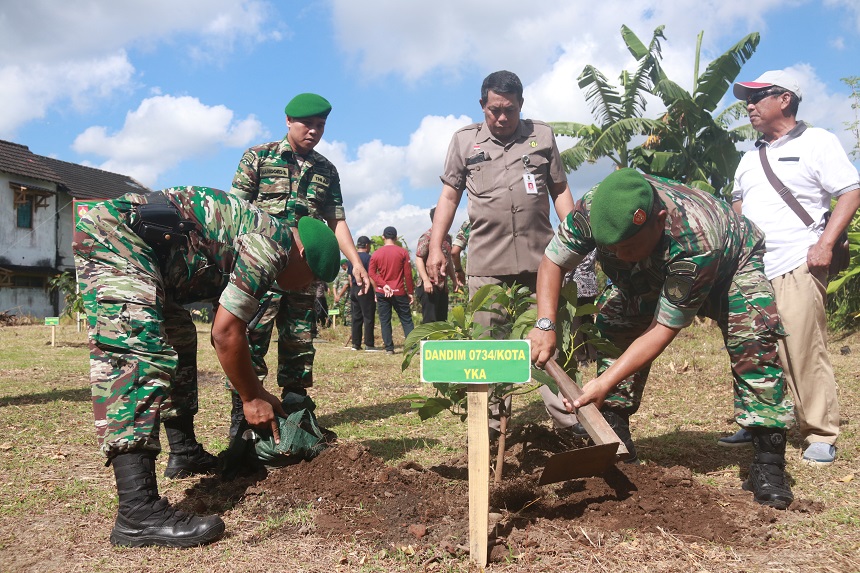 Penanaman Pohon Wujudkan Malangan Kampung Alpukat