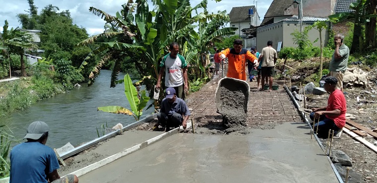 Program Padat Karya Perluas Lapangan Kerja Masyarakat