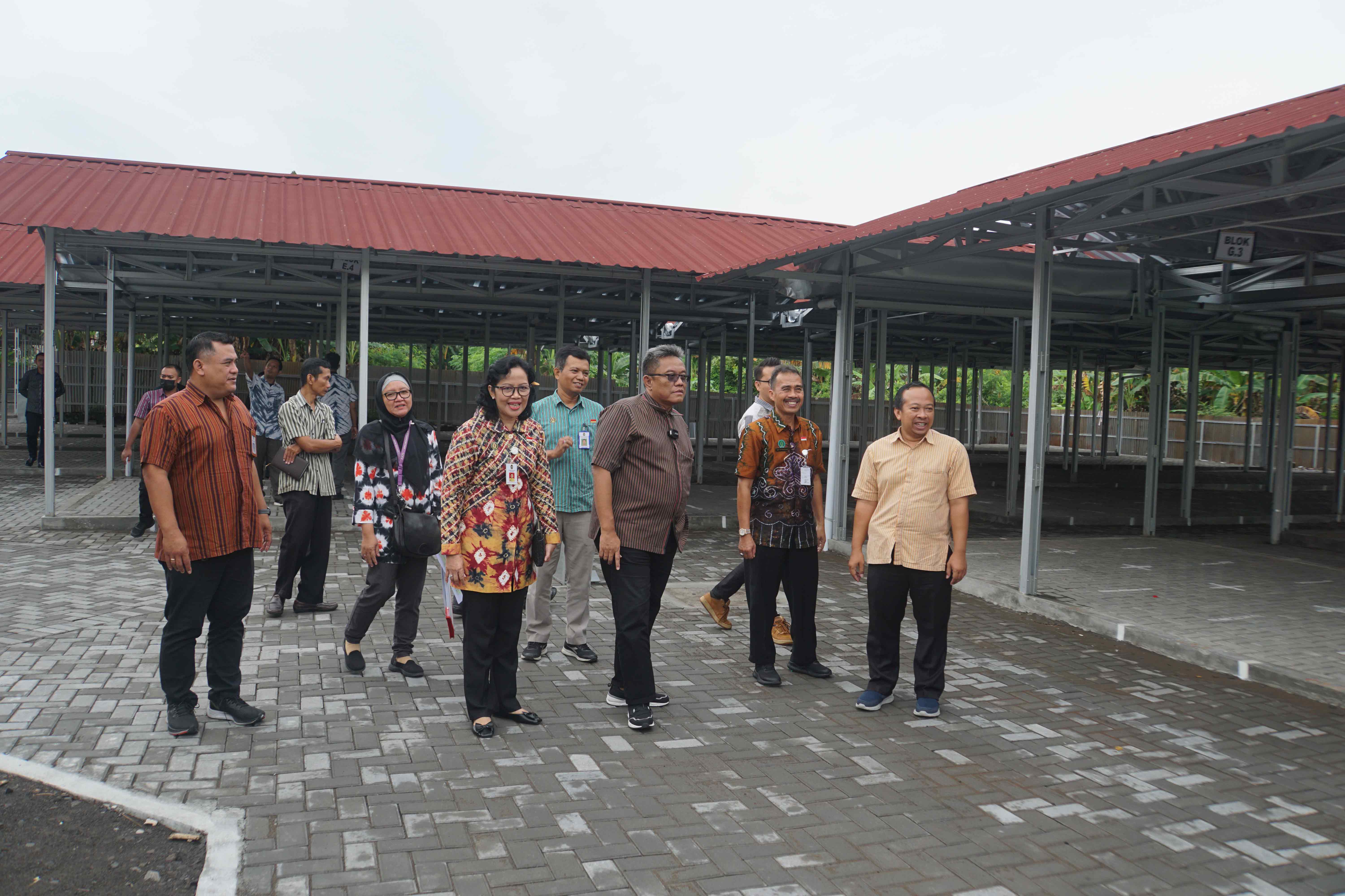 Pedagang Pasar Sentul Mulai Pindah Setelah Lebaran