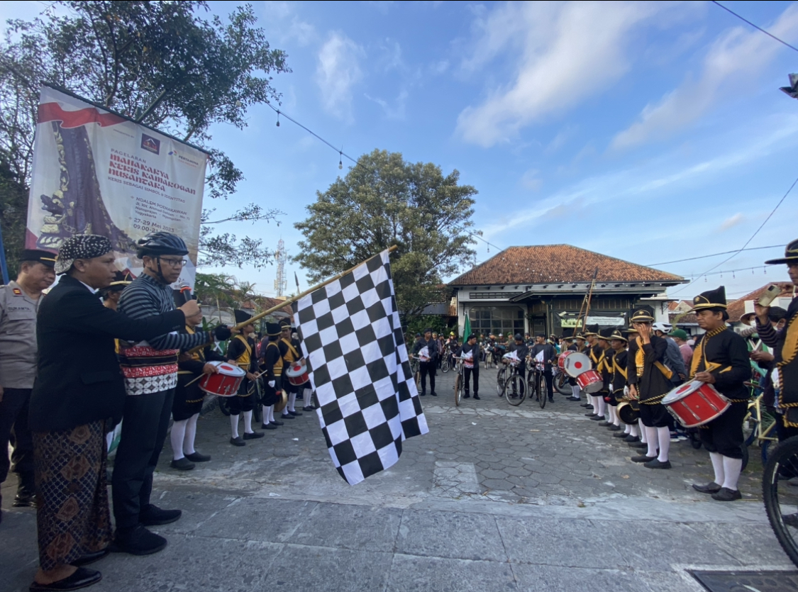 Ribuan ASN Diajak Berkeliling Napak Tilas Pemkot Yogya dengan Bersepeda