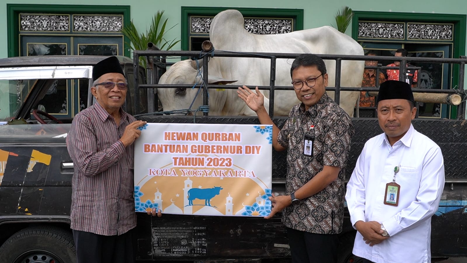 Sapi Bantuan Gubernur Diserahkan, Warga Siap Kurban dengan ASUH