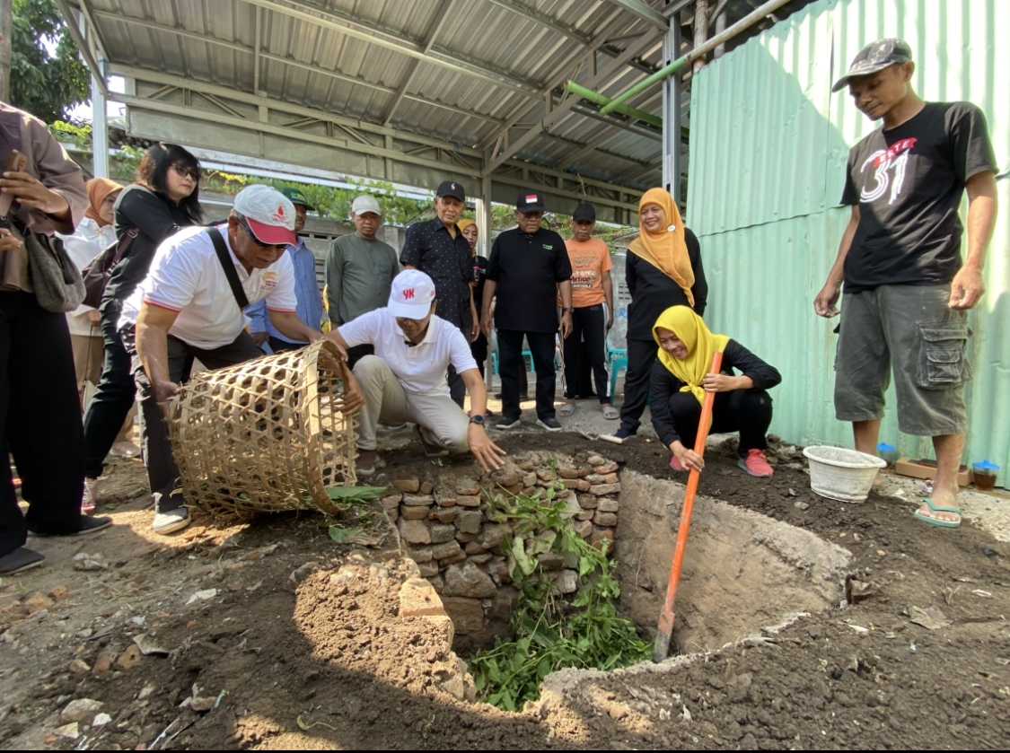 Gerakan Mbah Dirjo Kelola Sampah Organik Dari Rumah Tangga