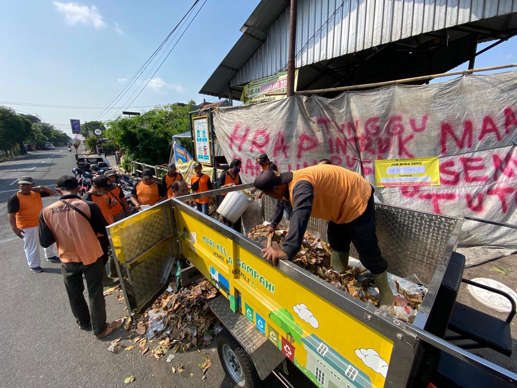 Antusias Warga Depo Dibuka, Pilah Sampah dari Rumah