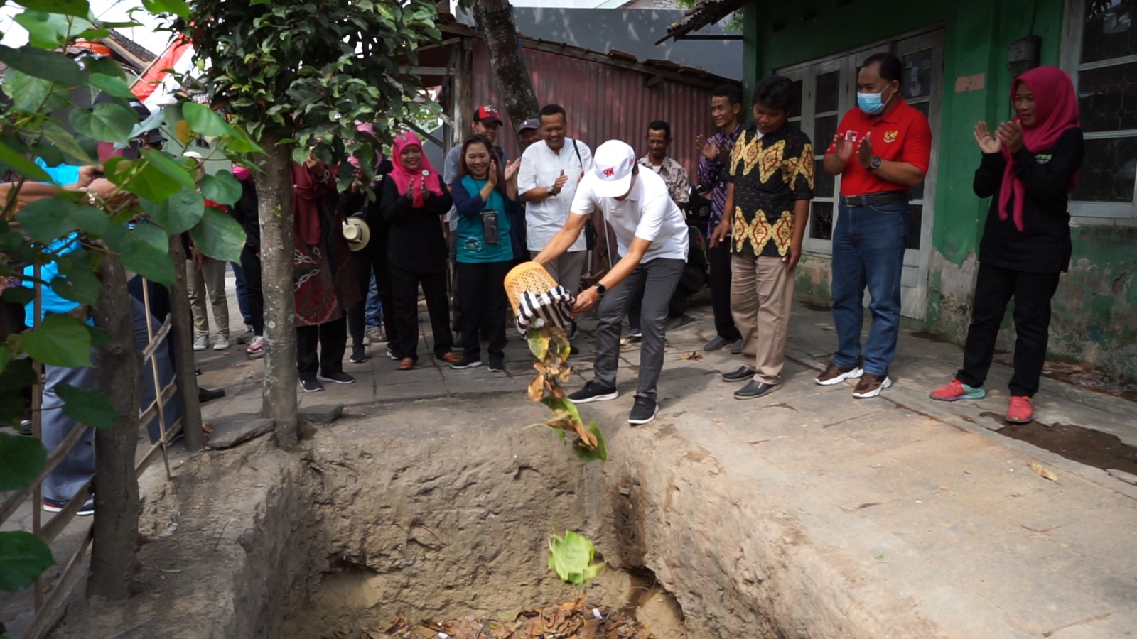 Mbah Dirjo Upaya Mengolah Sampah Organik di Lahan Sempit