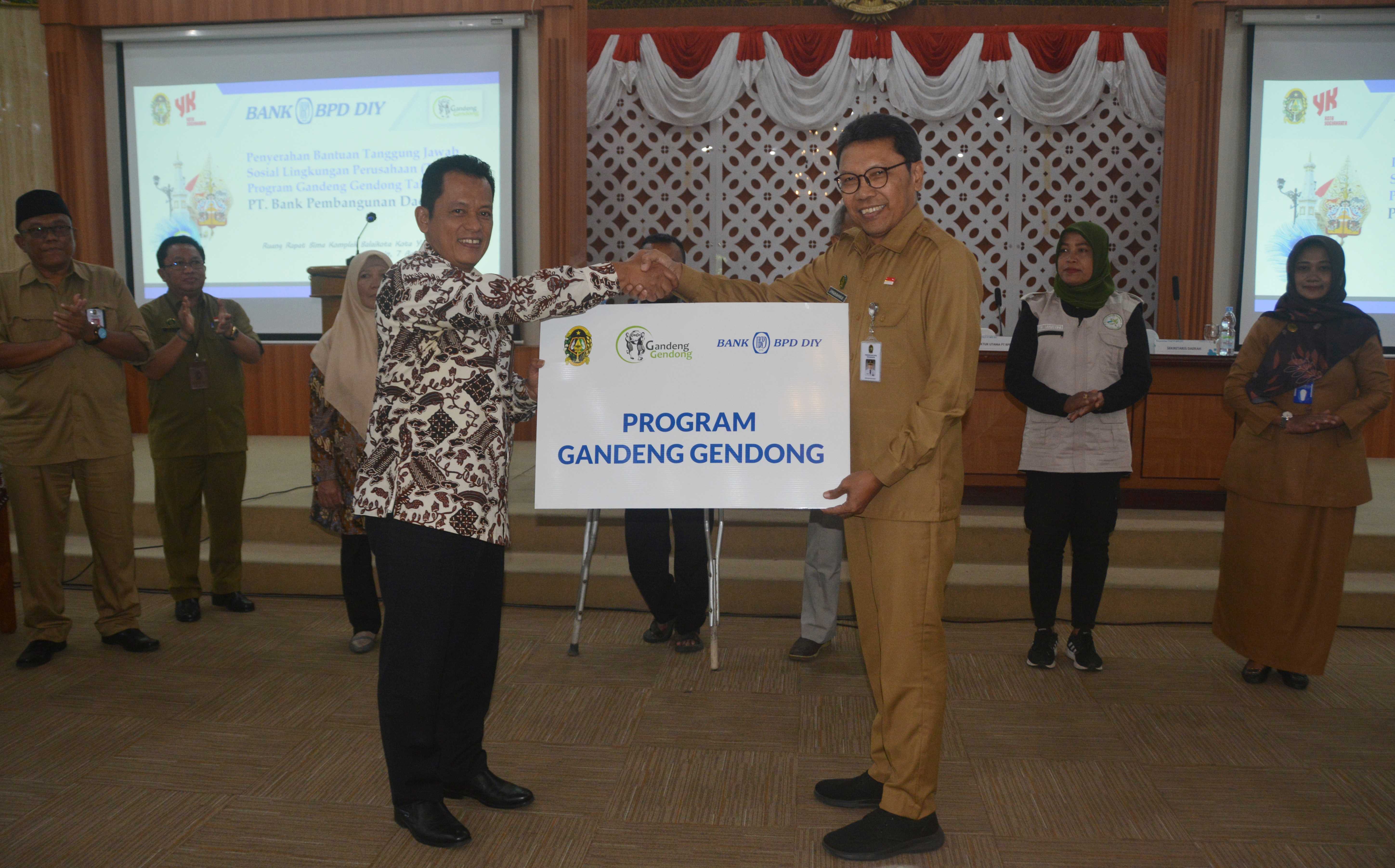 Bantuan CSR Gandeng Gendong Dukung Pengolahan Sampah di Yogya   