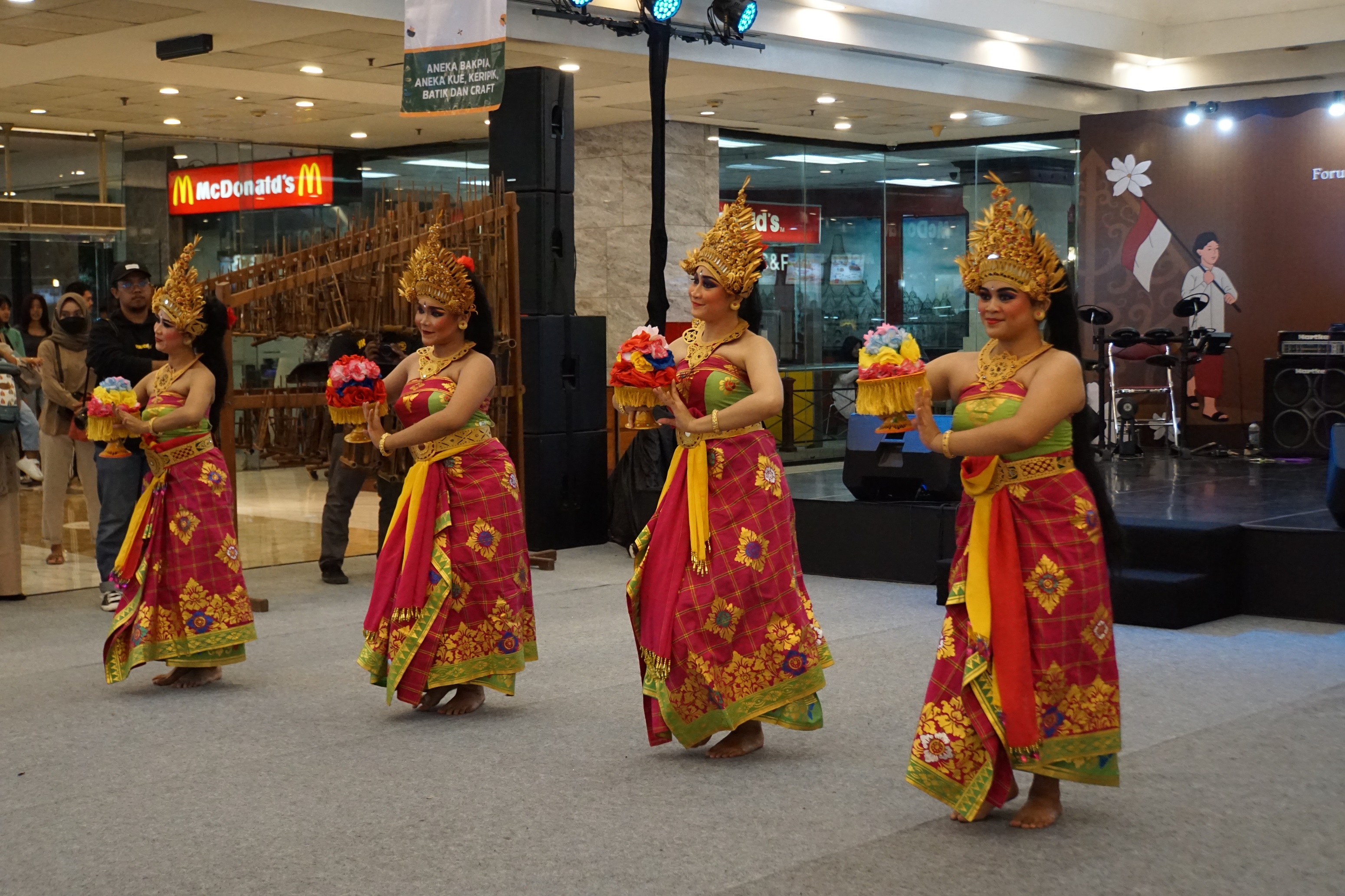 Merawat Kerukunan Umat Beragama dalam Pentas Seni Budaya