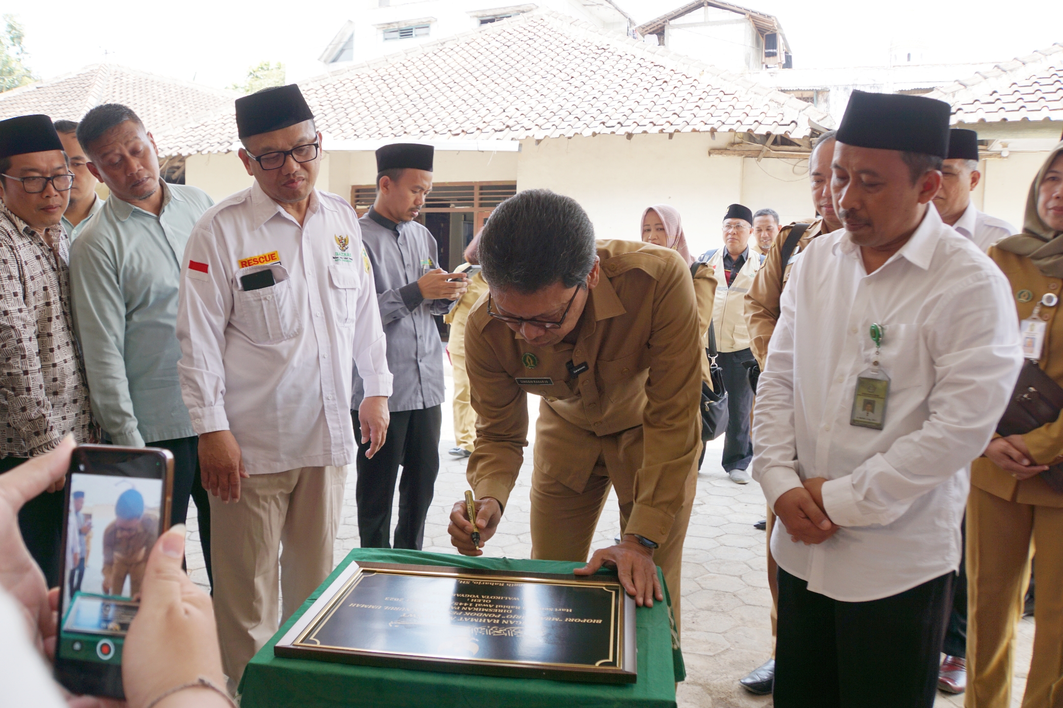 Gerakan Mbah Dirjo Atasi Masalah Sampah Pondok Pesantren