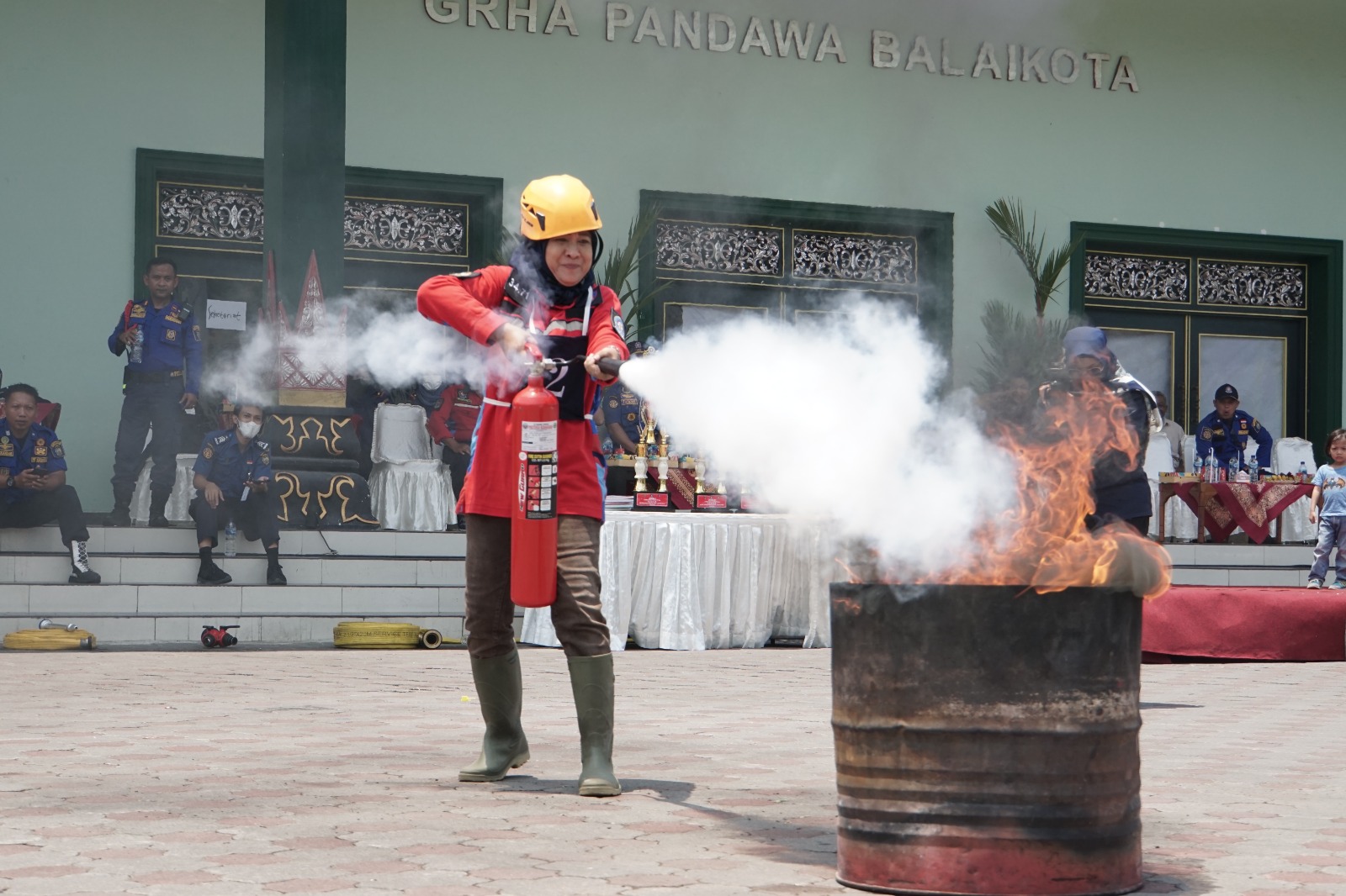 Redkar Competition Asah Kemampuan Padamkan Kebakaran dan Penyelamatan