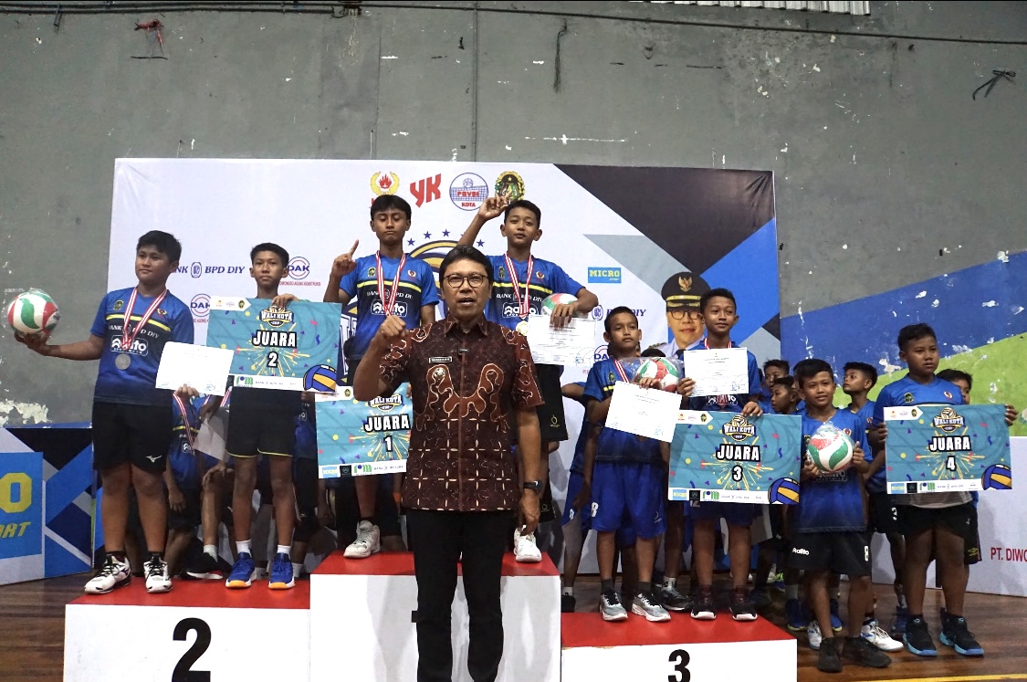 Tim Putra Kemantren Mantrijeron Raih Jura Pertama Voli Mini Walikota Cup II 2023