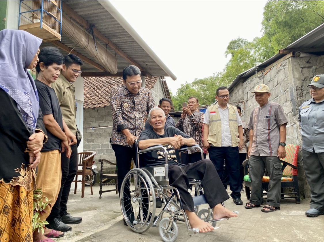 Bantuan Kursi Roda Dukung Aktivitas Keseharian Sarjiyono