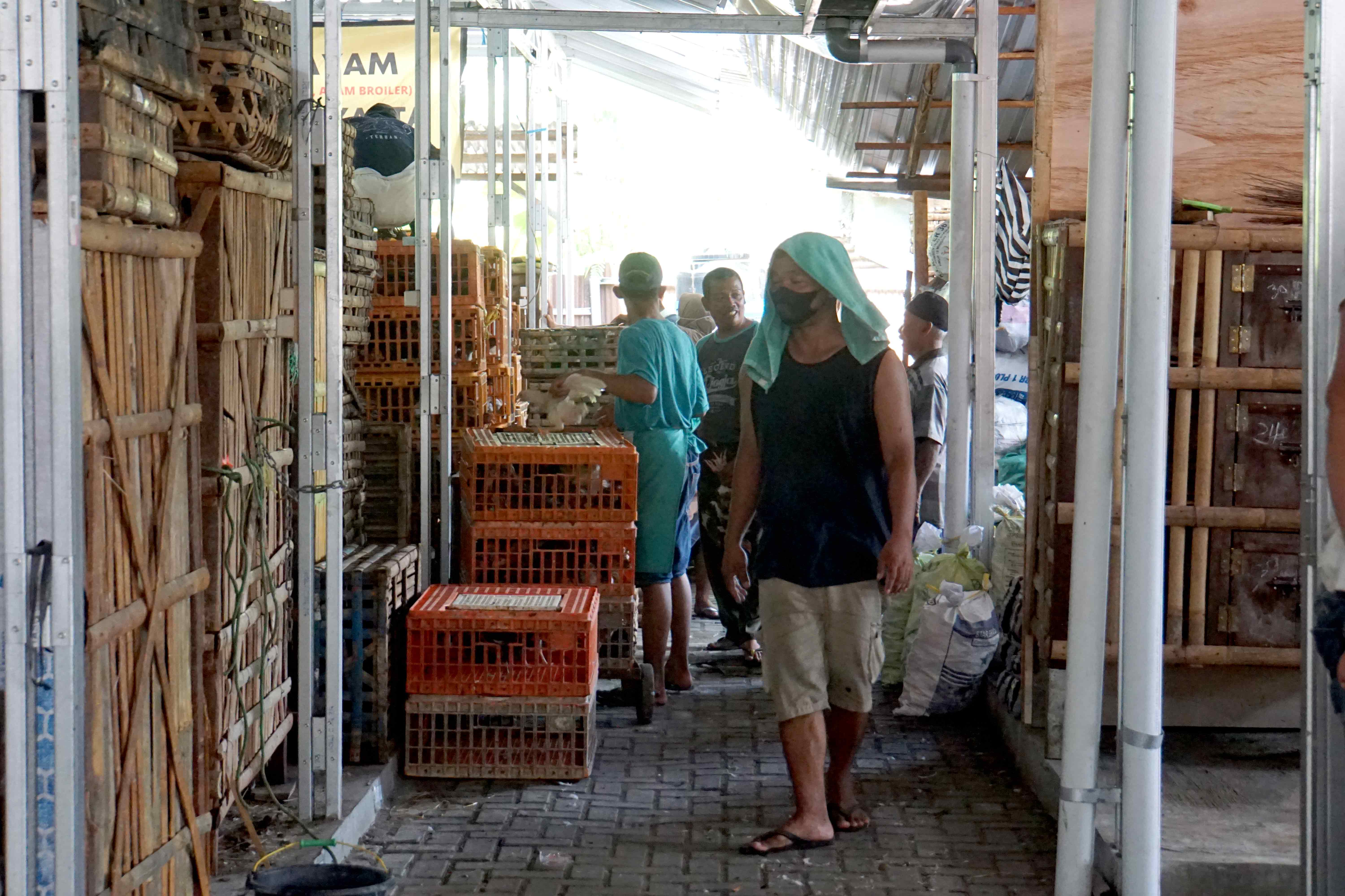 289 Pedagang Pasar Terban Tempati Shelter Sementara