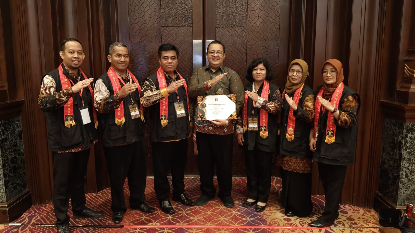 Enam Lurah di Kota Yogya Raih Penghargaan Paralegal Justice Award 2024