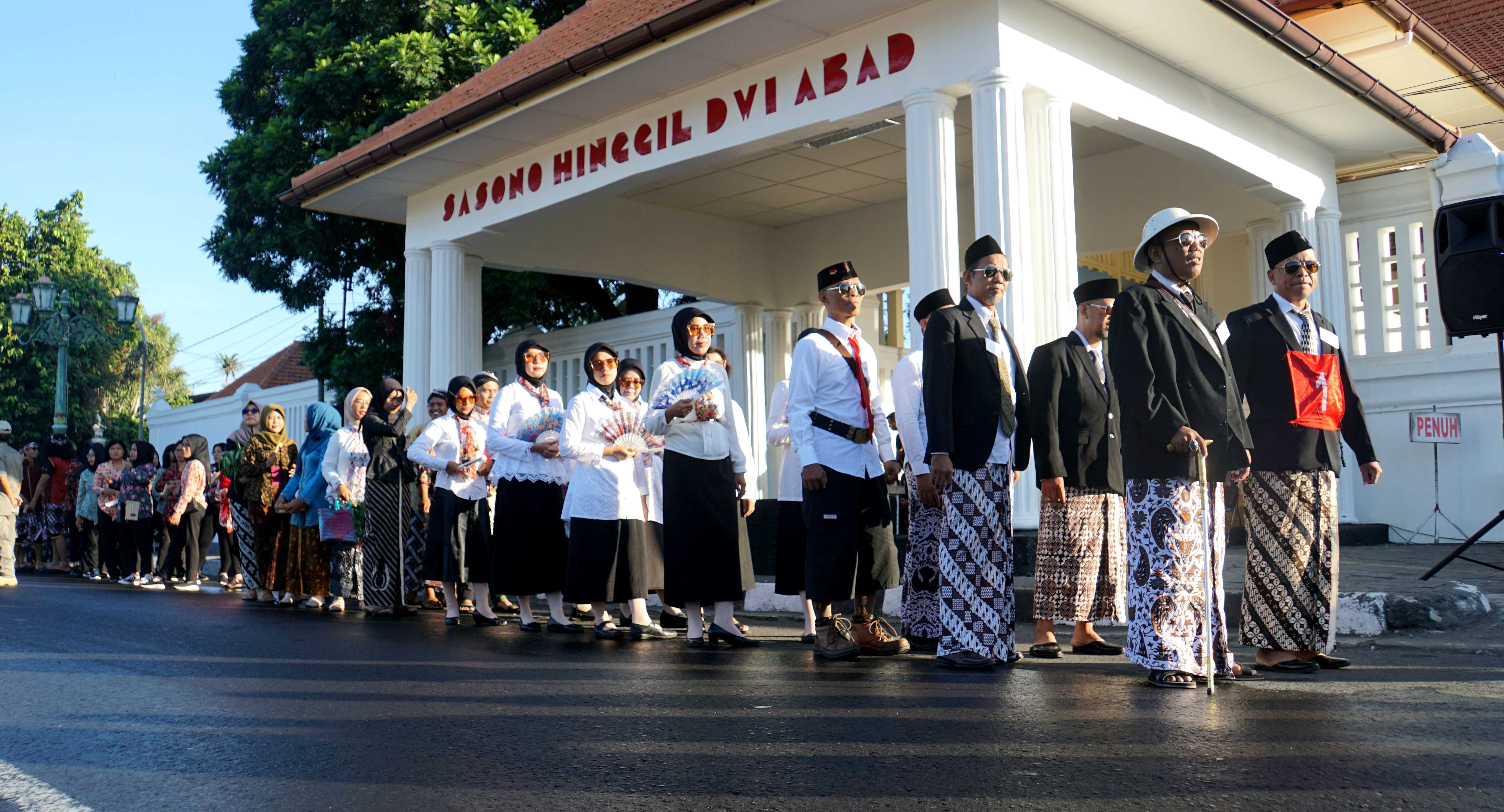 Meriahkan HUT Pemkot Yogya, Ribuan ASN Napak Tilas Kantor Balai Kota dari Masa ke Masa