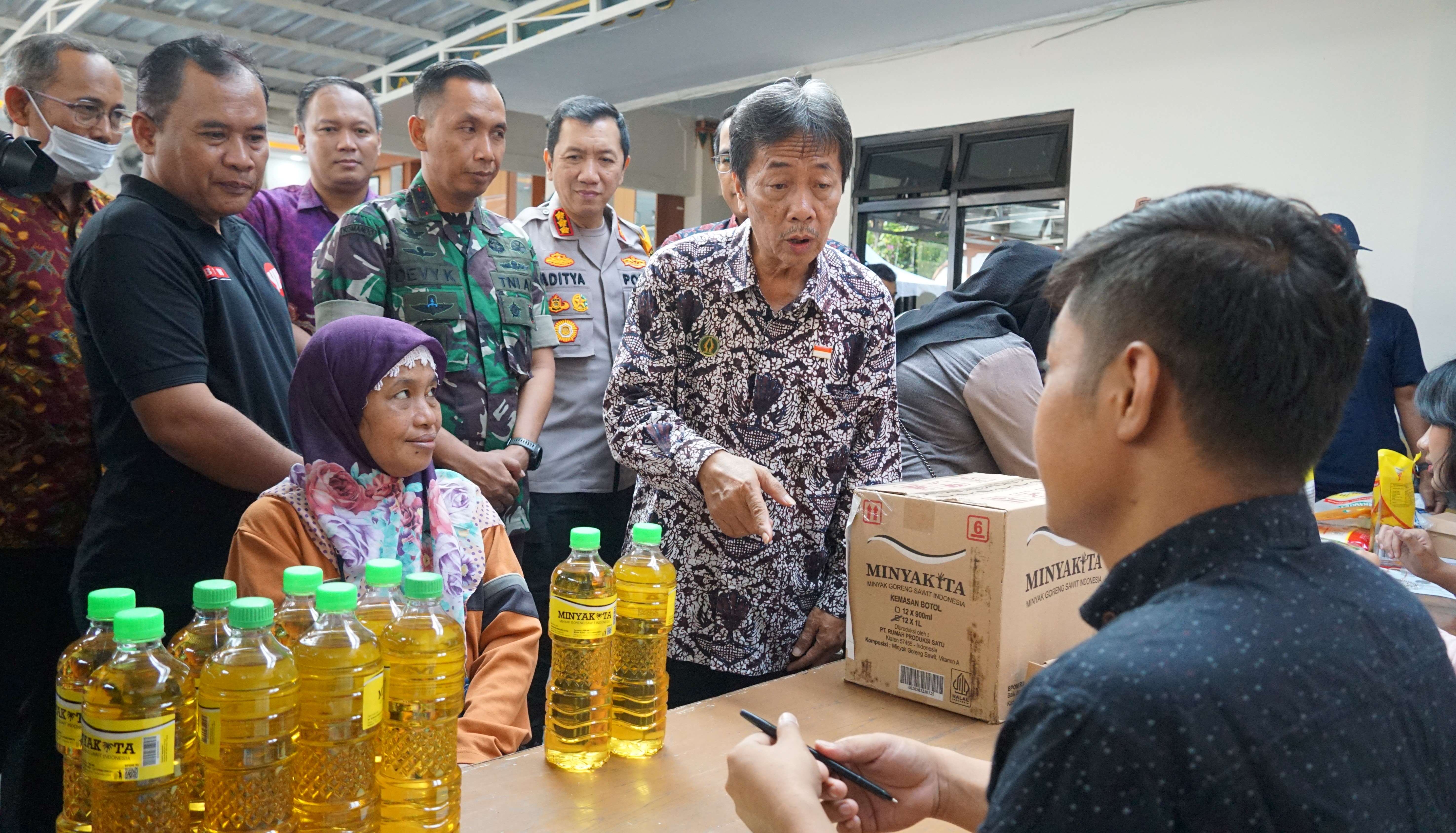 Pasar Murah Kemantren Permudah Warga Dapatkan Bahan Pokok   