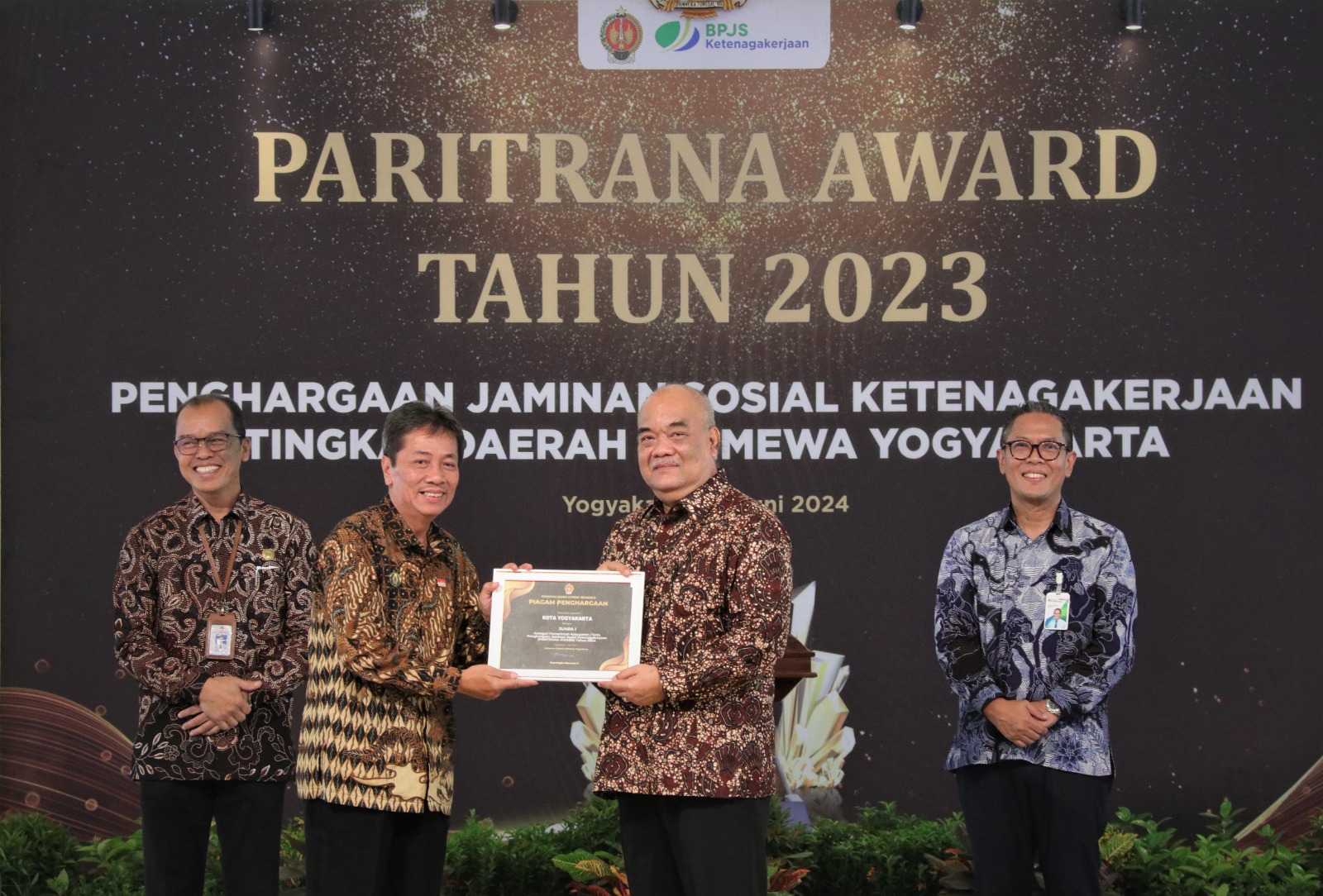 Komitmen Terhadap Perlindungan Tenaga Kerja, Pemkot Raih Paritrana Award 2023