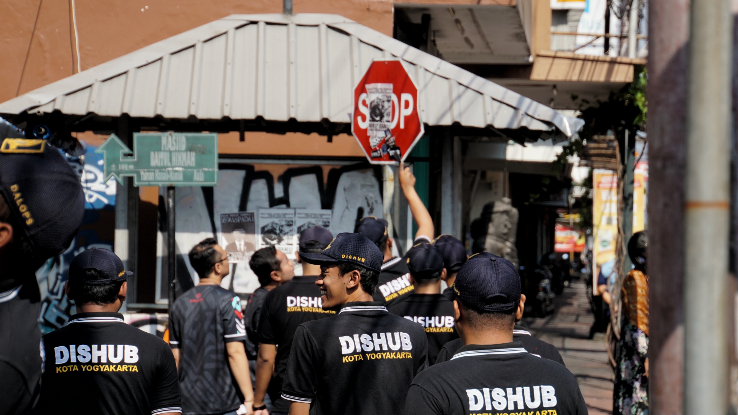 Dishub Bersihkan Rambu Lalu-lintas dari Aksi Vandalisme