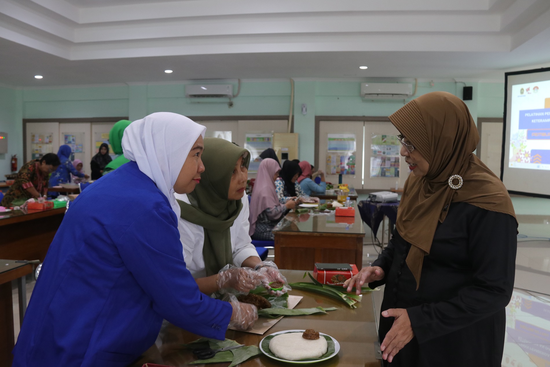 Pelatihan Pembuatan Hantaran Tingkatkan Pendapatan Keluarga