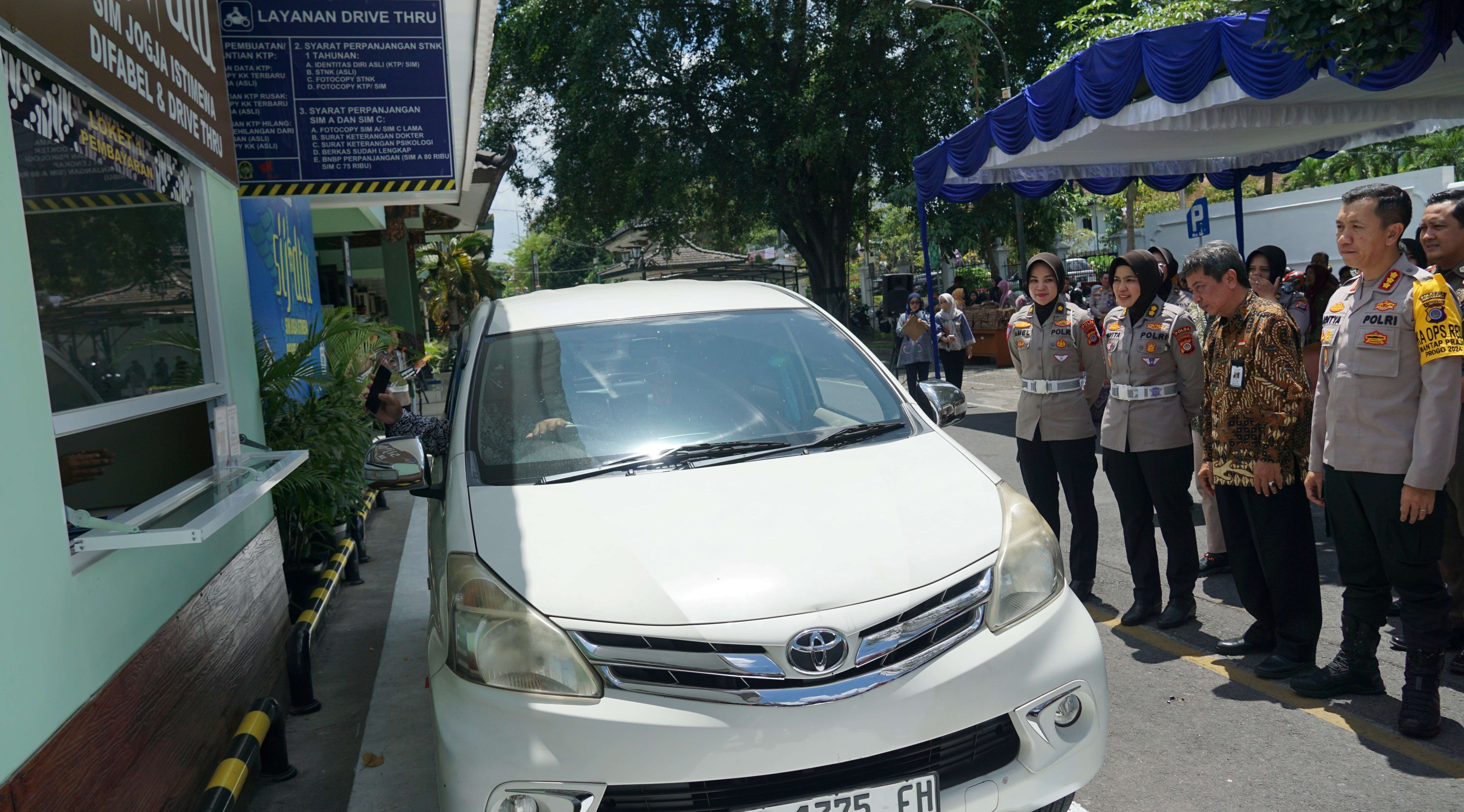 Layanan SIM A dan D1 Drive Thru ‘Sijidtu’ Hadir di Balai Kota Yogya   