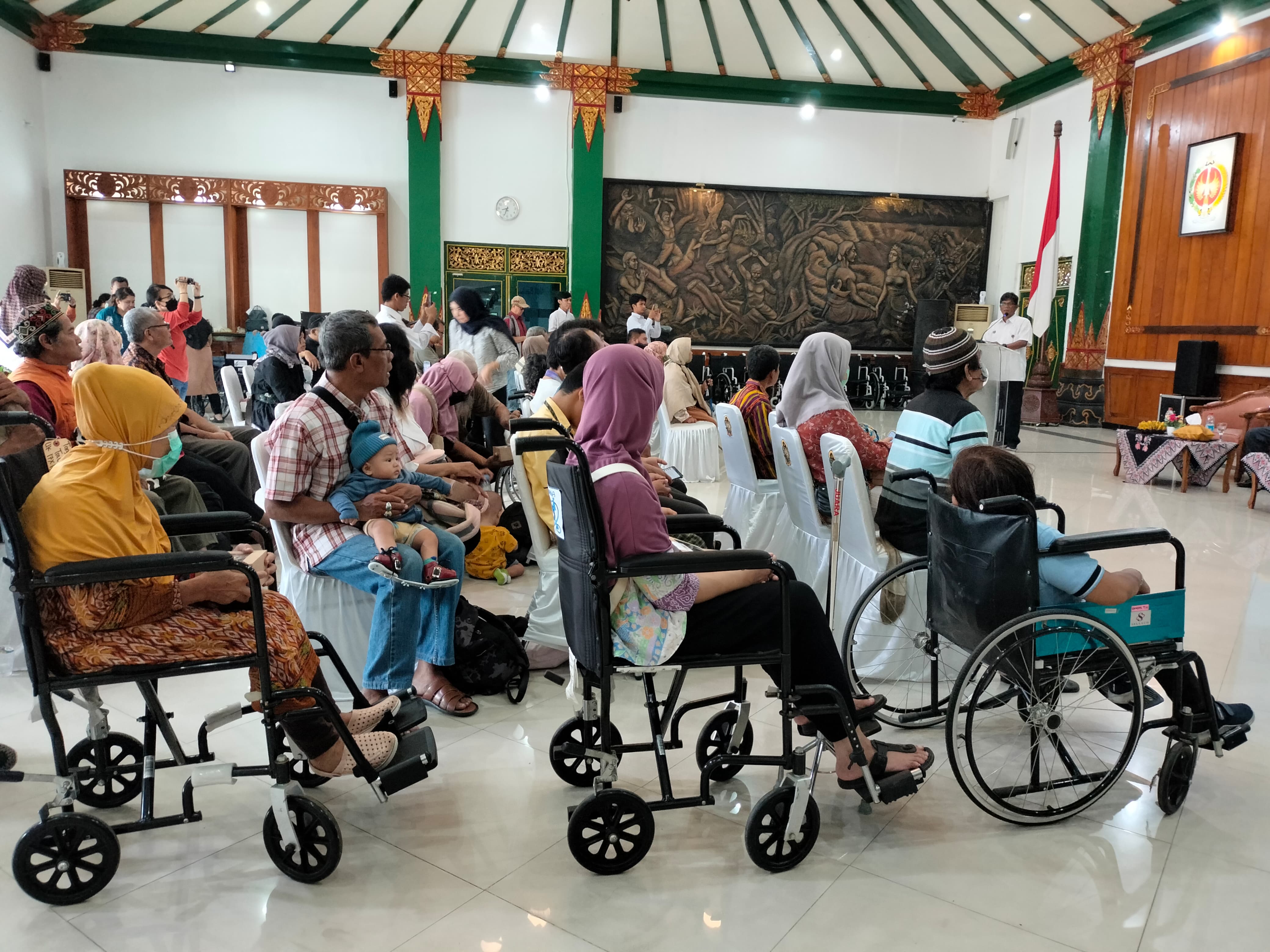 Serahkan Alat Bantu, Pemkot Dukung Disabilitas Capai Kemandirian