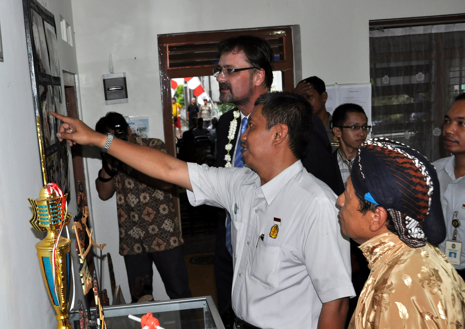 DUBES CEKO  DAN WAWALI JOGJA RESMIKAN RUMAH CEKO DI KAMPUNG DIPO