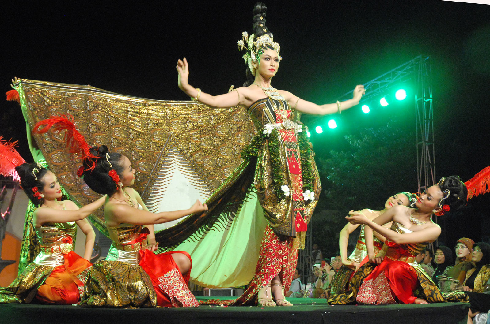 FASHION DANCE DAN CULTURAL GATHERING BERLANGSUNG SUKSES