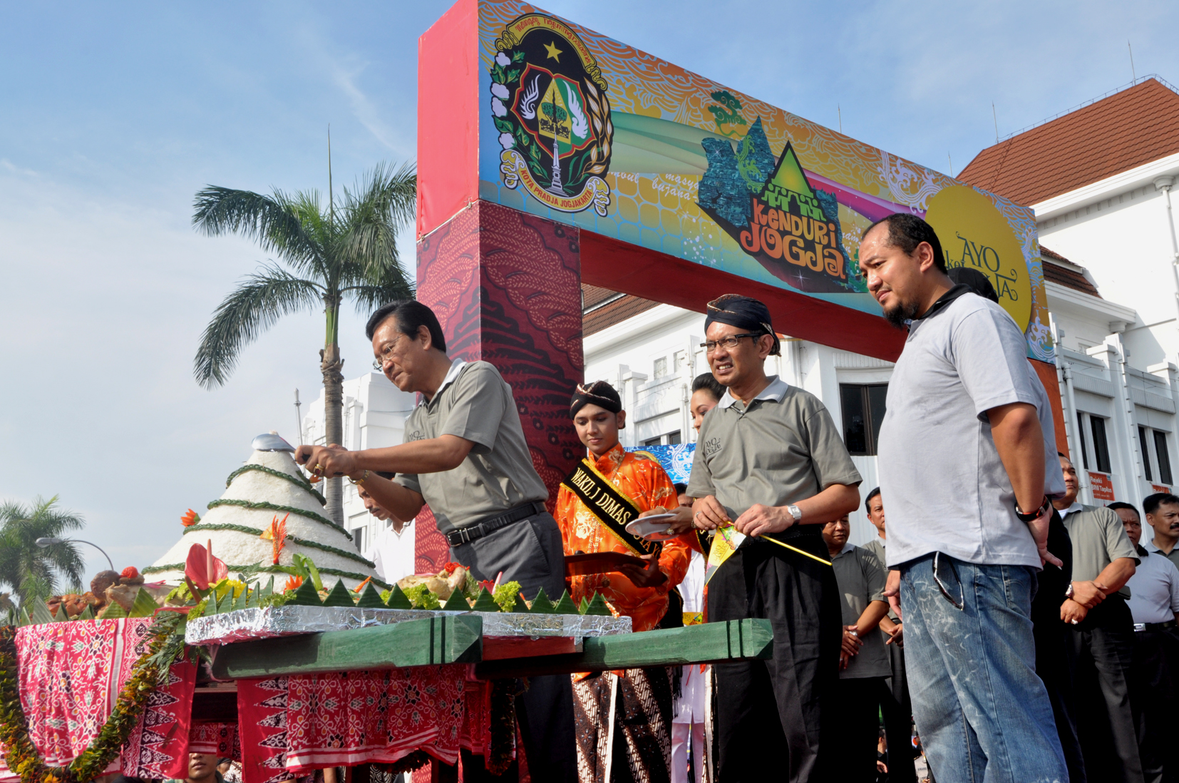 RIBUAN WARGA JOGJA HADIRI KENDURI JOGJA,JOGJAKU AMAN DAN NYAMAN AYO KE JOGJA