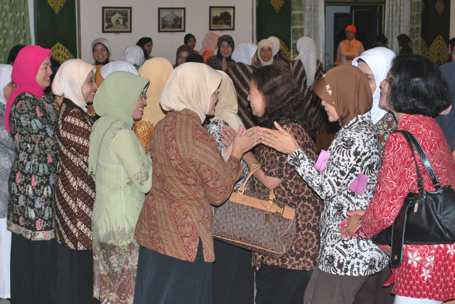 SYAWALAN DHARMA WANITA  PERSATUAN KOTA JOGJA, PKK GANDENG DHARMA WANITA BANGUN TPA DI BALAIKOTA