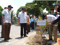 JADIKAN JOGJA KOTA DALAM TAMAN